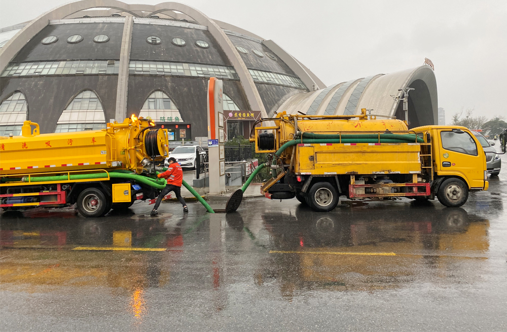 271龙池商场管道清淤