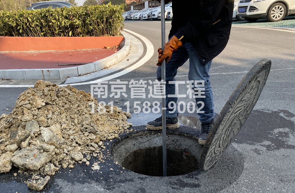 306龙池管道油块清理